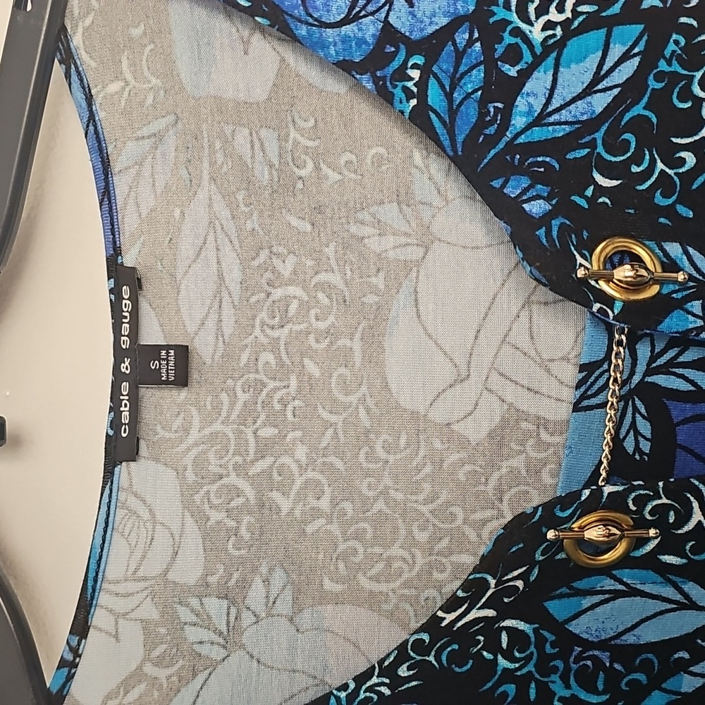 Cable and Gage Woman's Floral Blue and Black Long Sleeve Tunic Top Size Small - Picture 7 of 9